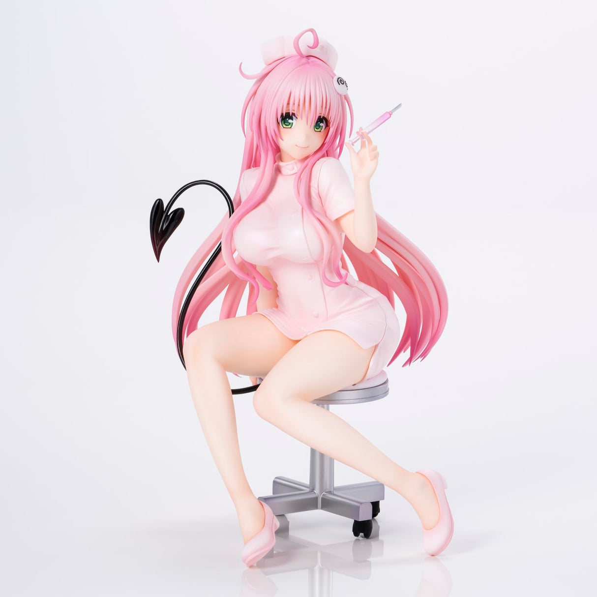 To Love-Ru Darkness statuette PVC Lara Satalin Deviluke Nurse Cos 26 cm