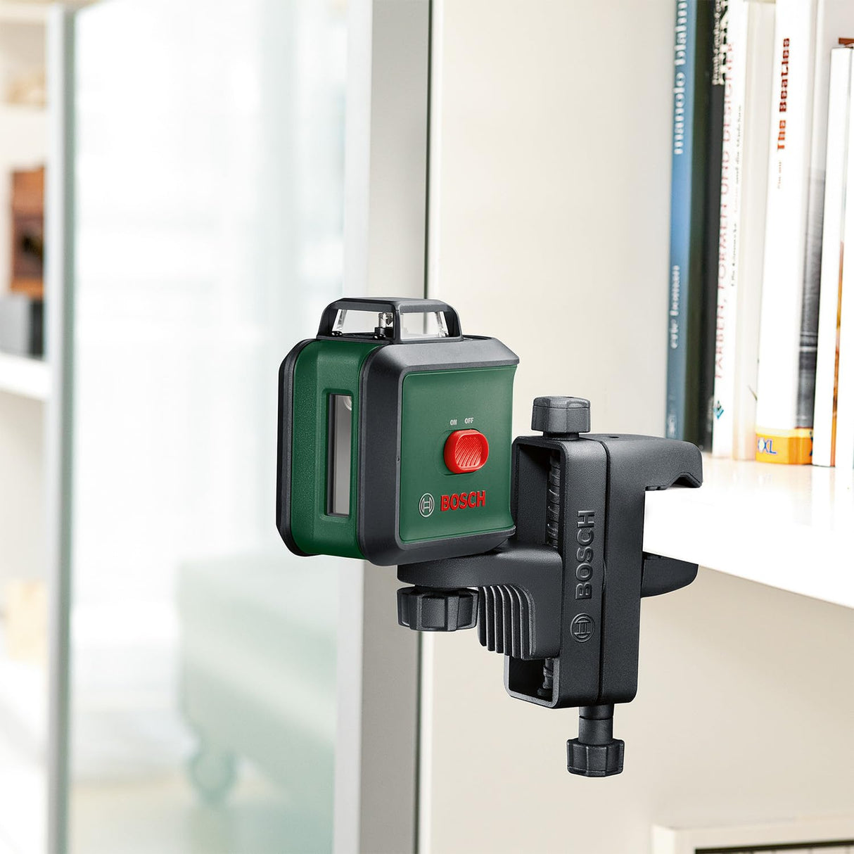Bosch Home and Garden nivel láser de líneas cruzadas UniversalLevel 360 con trípode prémium + pinza universal MM 3(líneas en vertical horizontal,incl. 360° para alineación por toda estancia)