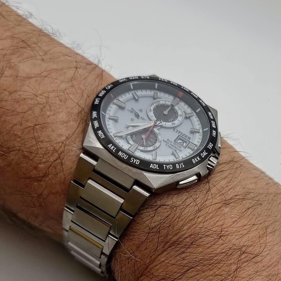 Citizen Reloj Cronógrafo para Hombres de Cuarzo con Correa en Titanio AT8234-85A