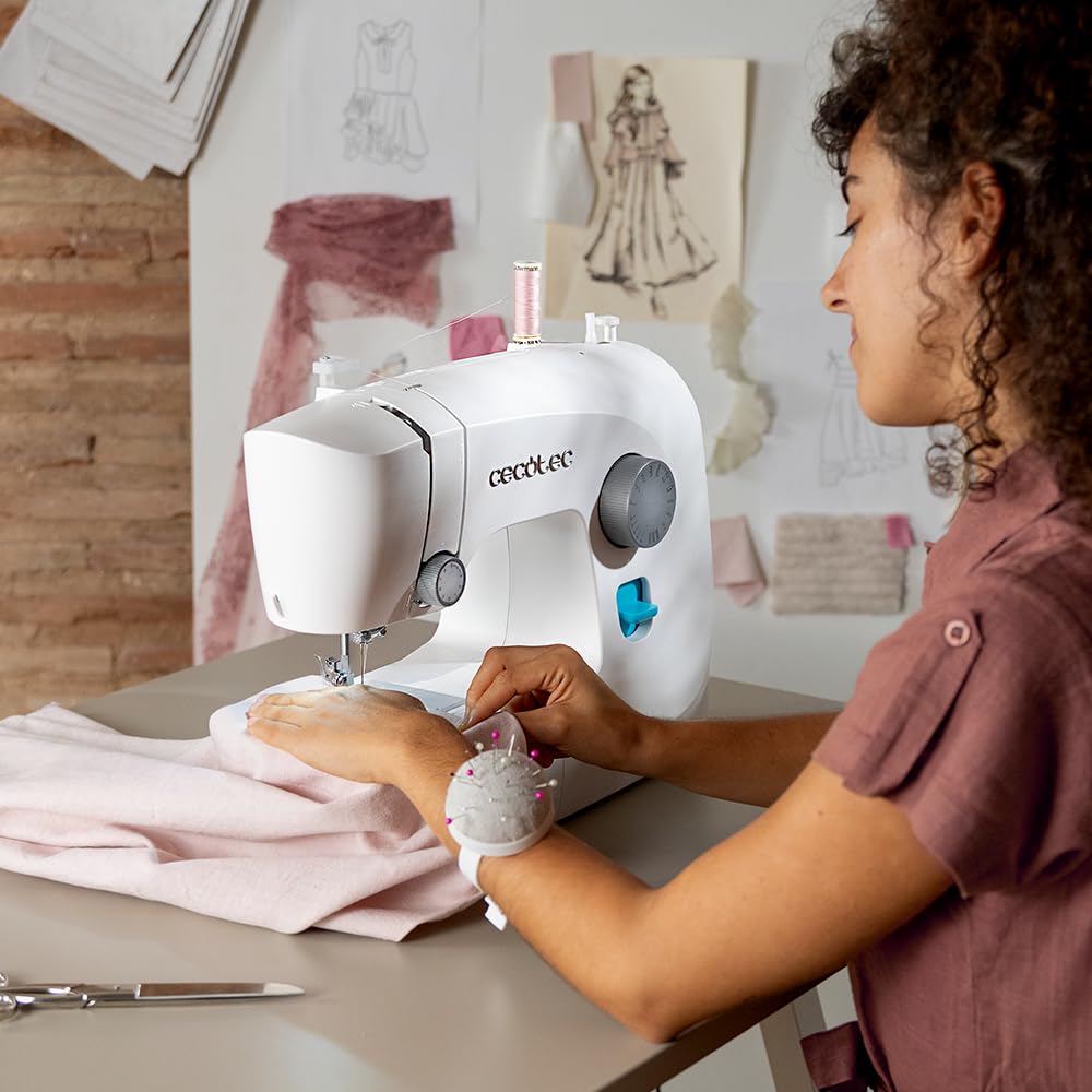 Cecotec Máquina de Coser, Compacta y Portátil, 15 Puntadas, Principiantes, BelleCouture 1500, Ojal manual en 4 tiempos, Ojalador regulable, Tensión del hilo ajustable y Kit de Accesorios