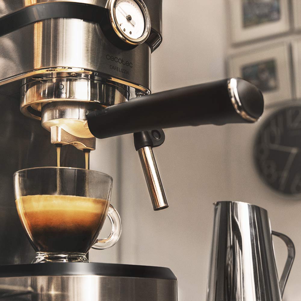 Cecotec Cafetera para Espressos y Cappuccino Cafelizzia 790 Steel Pro. 1350W, Manometro, Sistema Thermoblock, 20 Bares, Modo Auto para 1-2 Cafés, Vaporizador Orientable, 1.1L, Color Acero