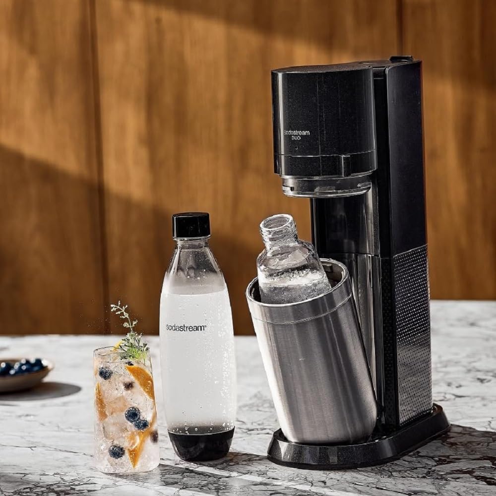 SodaStream Duo Pack - Máquina Gasificadora de Agua Color Negro con 2 Botellas Fuse de 1L 2 Botellas Fuse Glass de Cristal de 1L y 1 Cilindro de Gas Color Rosa, para Preparar hasta 60L de Agua con Gas