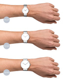 BERING 14426-010 Reloj solar para mujer con caja de acero inoxidable de 26 mm con acabado dorado y esfera blanca, correa milanesa, cristal de zafiro y resistencia al agua de 5 ATM