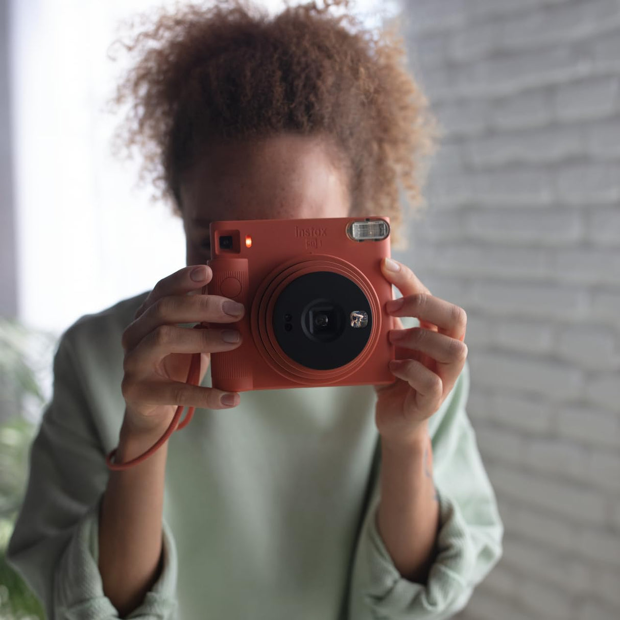 instax SQ1 Square Cámara instantánea automática, tamaño de Foto Cuadrado. Terracota Orange