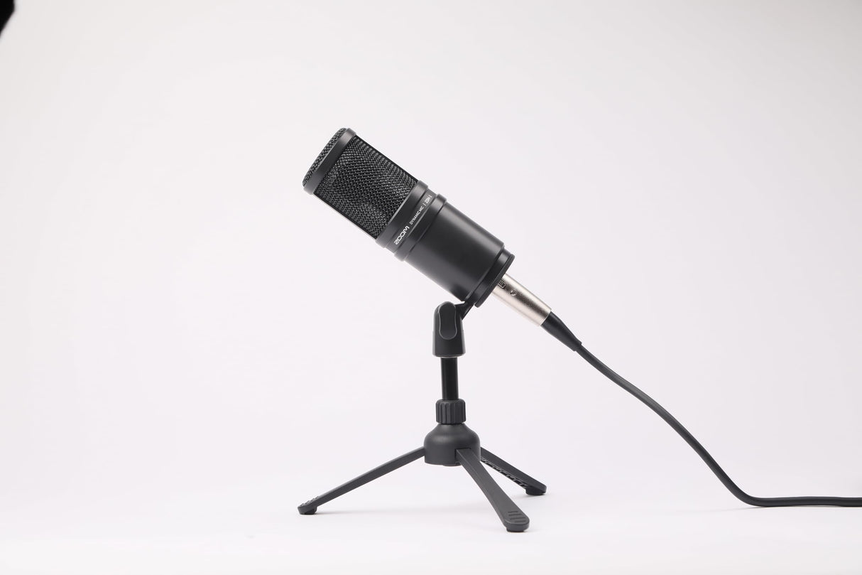 Zoom ZDM-1 Juego de micrófono para podcasts, micrófono dinámico para podcast, ZHO-1, auriculares, trípode TPS-4, esponja, 2 m, cable XLR, para grabación y streaming de podcasts