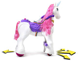 FEBER, My Lovely Unicorn con Melena Rosa, Mascota electrónica y vehículo de batería 12 V (Famosa 800011603), Blanco