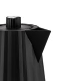 Alessi Plissé MDL06 B/UK - Hervidor Eléctrico de Design, en Resina Termoplástica, Enchufe Inglés 2400W, 170cl, Negro