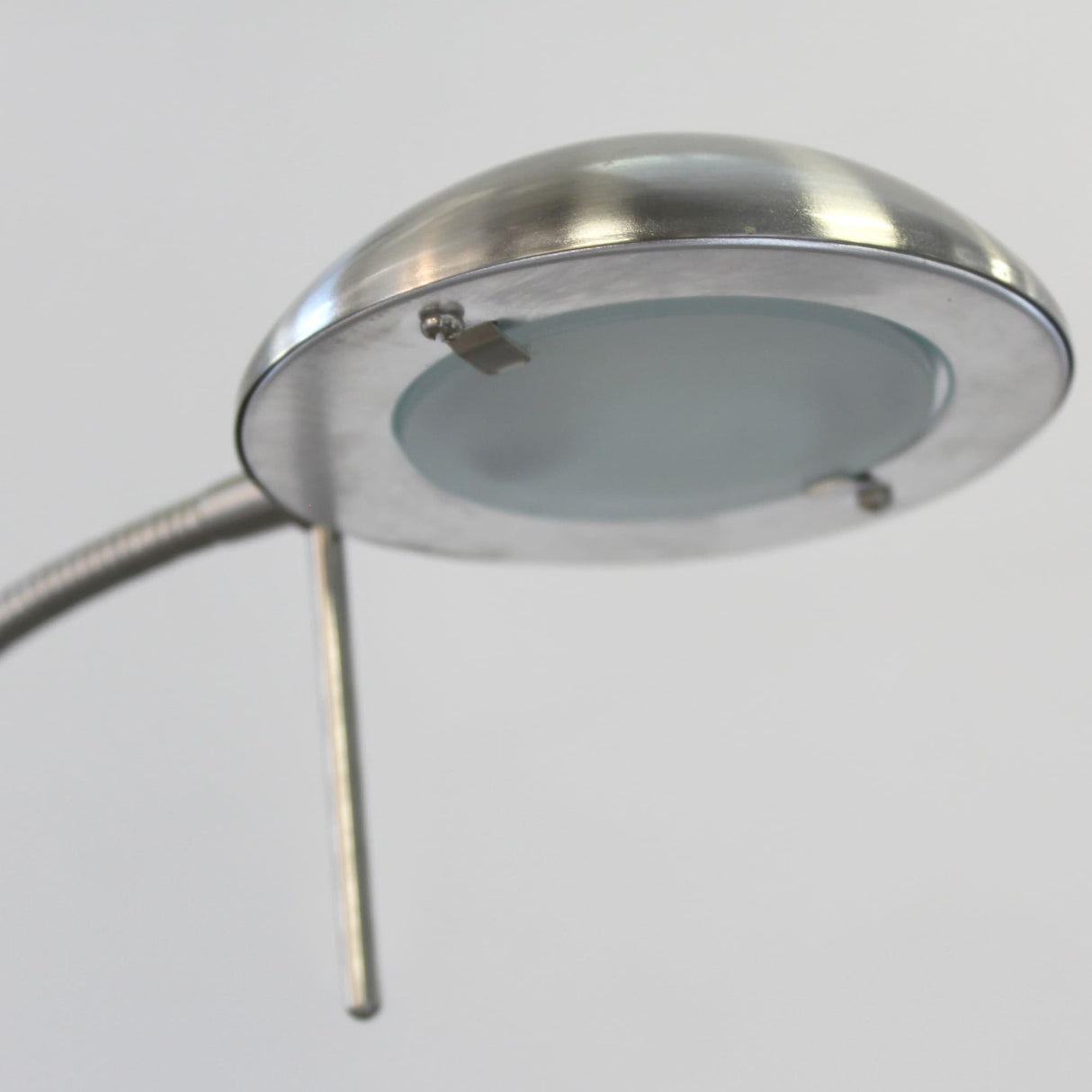 wonderlamp Lámpara de pie LED Olimpia (18W+5W). Brazo flexible para lectura. Luz regulable - repisa de cristal y cargador USB, W-A000136