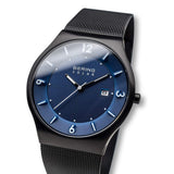 BERING 14440-227 Reloj solar para hombre con caja de acero inoxidable de 40 mm con acabado negro y esfera azul, correa milanesa, cristal de zafiro y resistencia al agua de 5 ATM