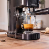 Cecotec Cafetera Express para Espresso y Cappuccino Power Espresso 20 Touch. 1350W, 20 Bares, Pantalla Táctil, Vaporizador, Depósito Agua 1L, Thermoblock, Calientatazas, Bandeja Goteo, Accesorios