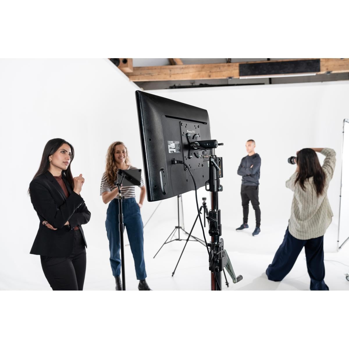 Manfrotto TetherGear Soporte de Monitor VESA-Pantallas-TV-Accesorio Soporte Iluminación-Carga 30 kg -Orificio Roscado 3/8”-Adaptador Hembra 16 mm-Compatibilidad VESA 75 x 75 y 100 x 100 mm-MLTSA1001B