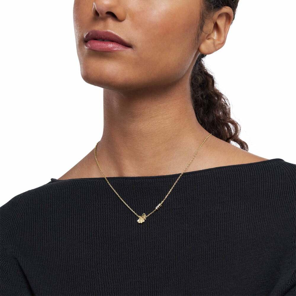 Emporio Armani Collar de latón con cierre de langosta en tono dorado para mujer