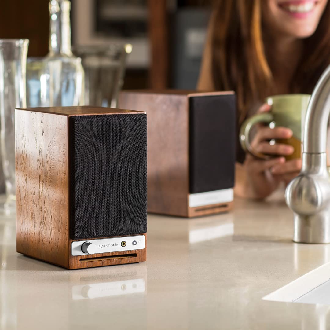 Audioengine A2 HD 60W Enceintes de Bureau alimentées Sans Fil | DAC 24 bits USB et amplificateur analogique intégrés | aptX HD Bluetooth, entrées USB, RCA et 3, 5 mm | Cbles Inclus (Noir)