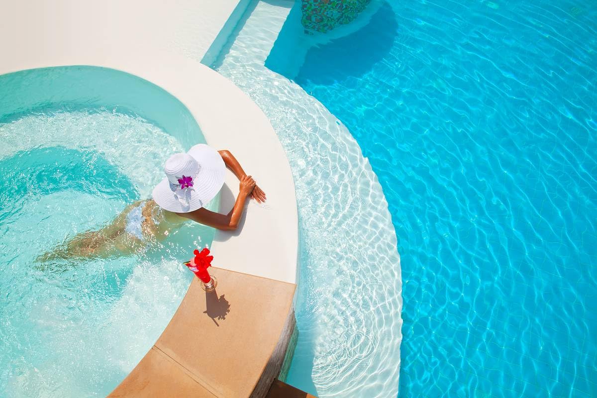 WONDERBOX Connect - Caja Regalo - Hoteles con Piscina - 1 Noche para 2 Personas Entre más de 150 hoteles en España - Válido Durante 24 Meses