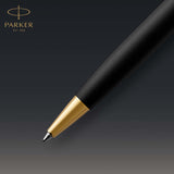 Parker Sonnet bolígrafo | lacado en negro mate con adorno dorado | punta media | en estuche de regalo
