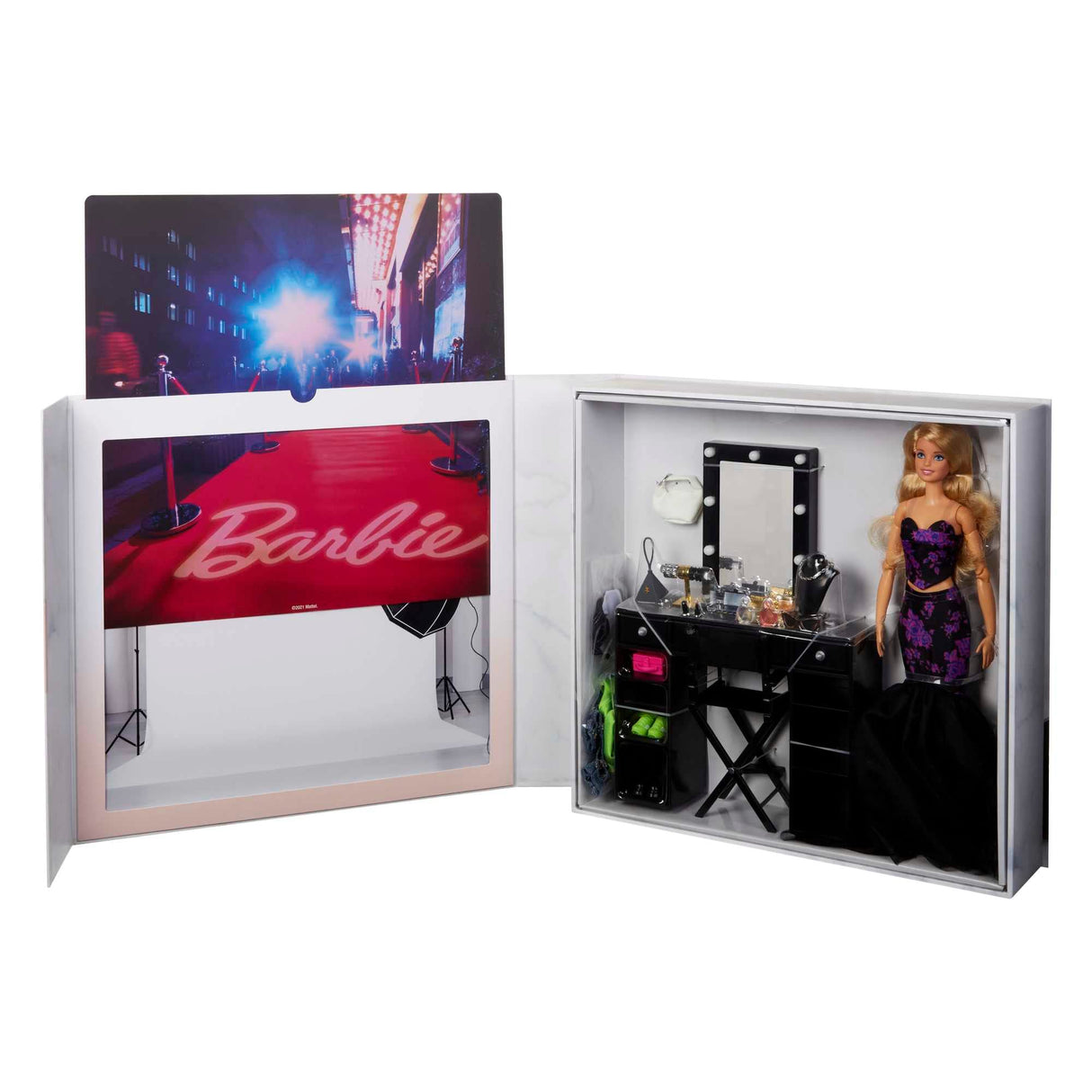 Barbie Signature Barbiestyle Estudio de fotografías Muñeca con tocador con Luces y Silla, Vestido y Look de Vaqueros, Juguete de colección, Regalo +16 años (Mattel HBX98)
