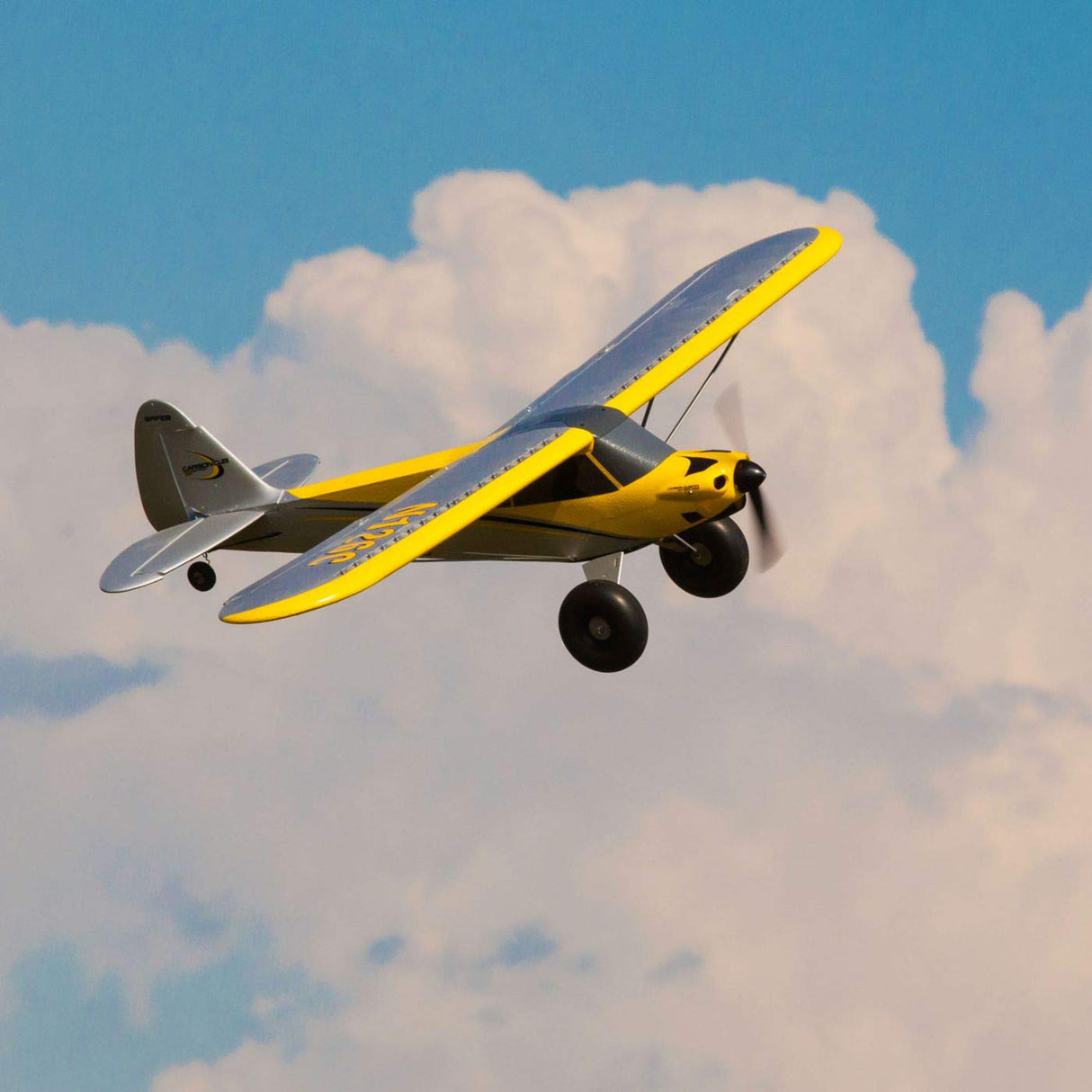 Hobbyzone Avión RC Carbon Cub S 2 1,3 m BNF Basic (transmisor, batería y Cargador no incluidos) con Caja Fuerte, HBZ32500, Amarillo