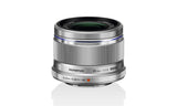 Objetivo Olympus M.Zuiko Digital 25 mm F1.8, Longitud Focal Fija rápida, Apto para Todas Las cámaras MFT (Modelos Olympus OM-D & Pen, Serie G de Panasonic), Plata