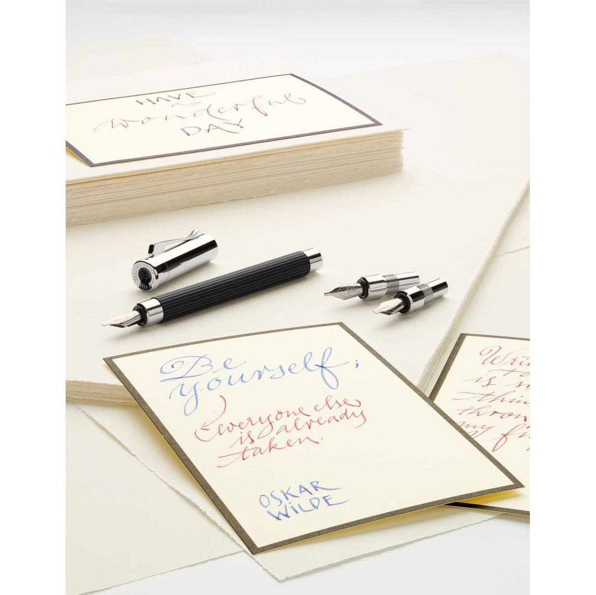 Graf von Faber-Castell 141506 Juego de caligrafía con una estilográfica Tamitio de color negro y 3 plumines diferentes (1,1 mm / 1,4 mm / 1,8 mm)