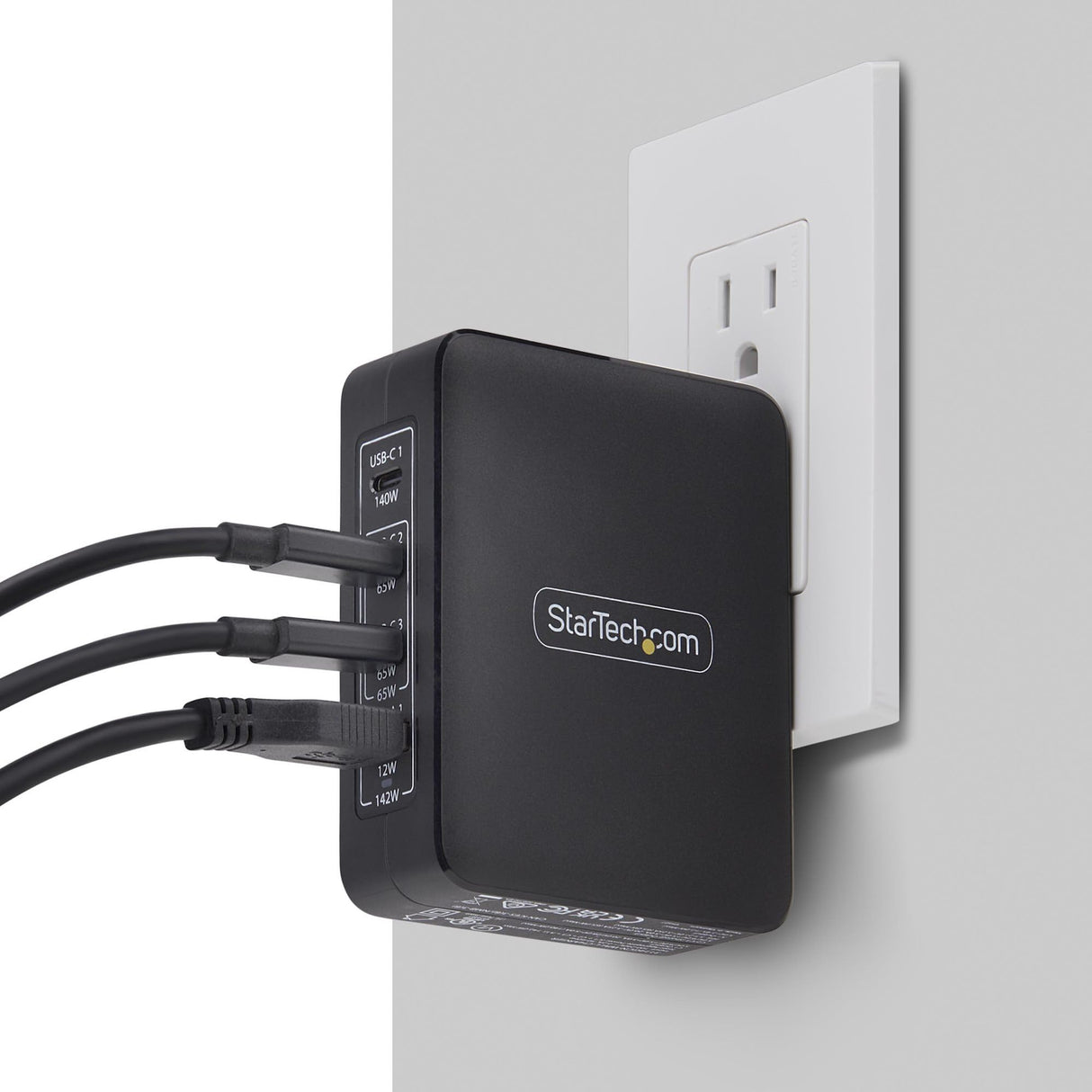 StarTech.com Cargador USB-C/USB-A de Pared GAN PD 140W 3xUSB-C/1xUSB-A - Cargador Internacional para Portátil - Tipo C PD 3.1