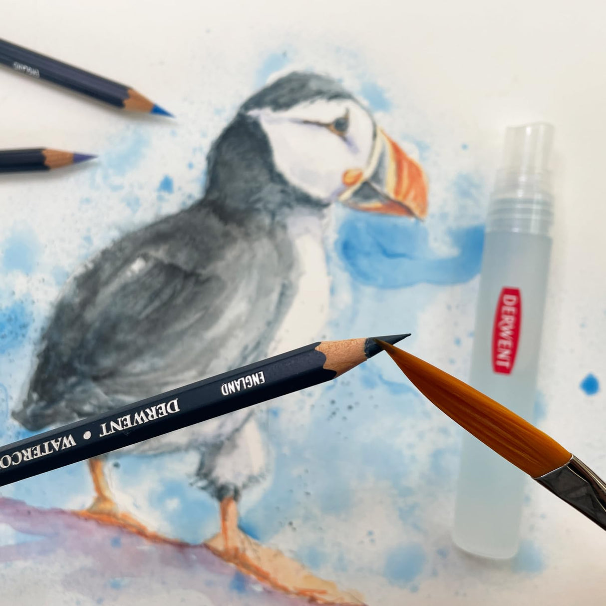 DERWENT Lápices Derwent Solubles en Agua, Para Pintar y Dibujar, Set de 48 en Caja de Madera de Regalo, Ideal para Matizar y Crear Capas, Calidad Profesional, 0700758