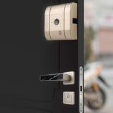 Cerradura electrónica invisible de alta seguridad int_LOCK PRO. Acabado latón mate. Abre con tu smartphone. No incluye mandos.