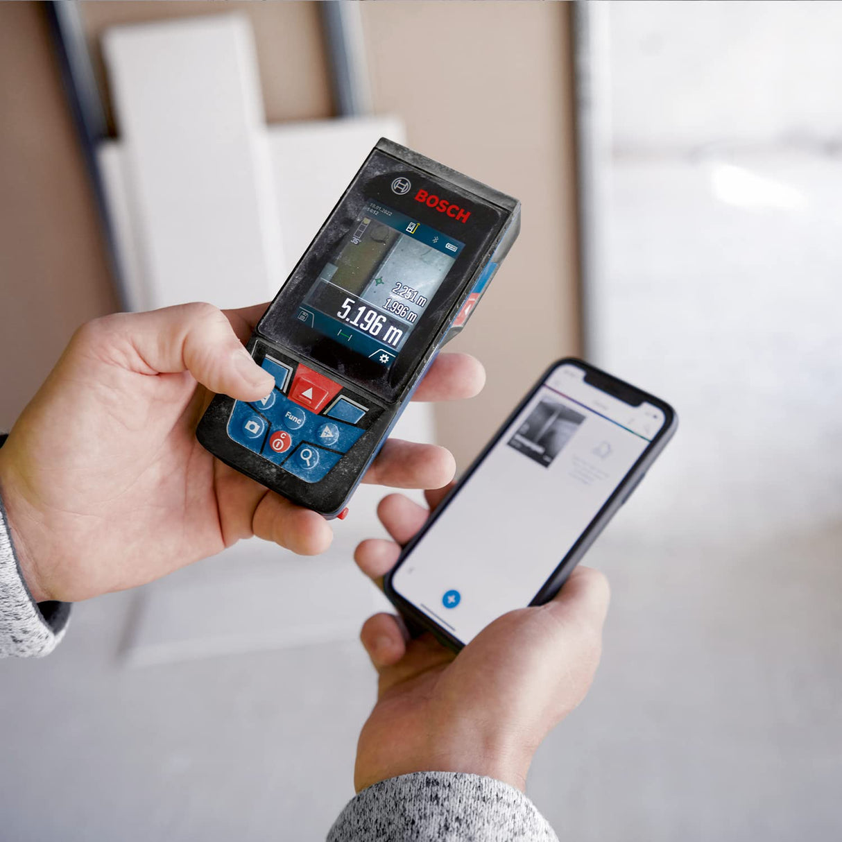 Bosch Professional Medidor Láser GLM 150-27 C (cámara integrada, batería de 3,6 V integrada, alcance: hasta 150 m, robusto, IP54, ±1,5 mm*, correa de sujeción, funda)