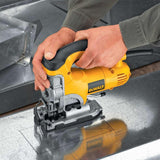 Dewalt DW331K-QS - Sierra de calar 701w electrónica con puño cerrado + maletín