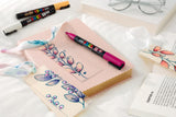 Faber-Castell uni-ball 186829 - Juego de marcadores POSCA, estuche de 20, incl. instrucciones para 3 proyectos DIY