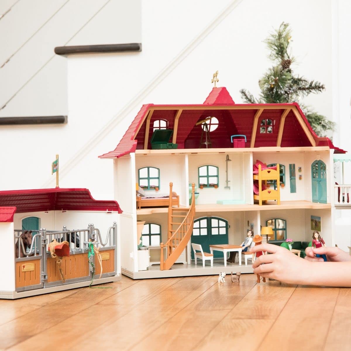 Schleich Horse Club 42551 — Casa de Campo y Establo Lakeside, 192 Piezas — Casa de Muñecas con Muchos Detalles — Animales de Juguete Coleccionables — Juguetes para Niños de 5 Años o Más