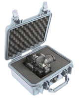 PELI 1200 Maleta fotográfica resistente al agua, al polvo y a los impactos, IP67 estanca e impermeable al polvo, 4L de capacidad, fabricada en EE.UU., con espuma personalizable, color gris