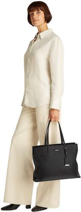 Calvin Klein Bolso Shopper Mujer Must Medium con cremallera, Negro (Ck Black), Talla Única