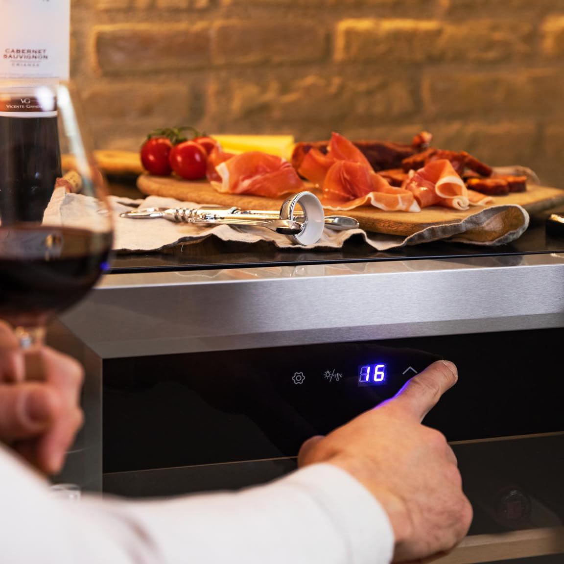 Cecotec Vinoteca - Nevera para Vinos - 24 Botellas Bolero GrandSommelier 2050 Inox Compressor. Temperatura ajustable de 5-18ºC, Alto rendimiento, Funcionamiento silencioso y sin Vibraciones