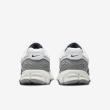 NIKE Zoom Vomero 5, Sneaker Mujer, White Metallic Silver Armory Navy Sail, 42 EU