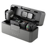 DJI Mic 3 (2 TX + 1 RX + Estuche de Carga), micrófono inalámbrico para iPhone/cámara/Android, Ultraligero, Control de Ganancia adaptativo para Volumen equilibrado, 28 Horas de Uso, vlog