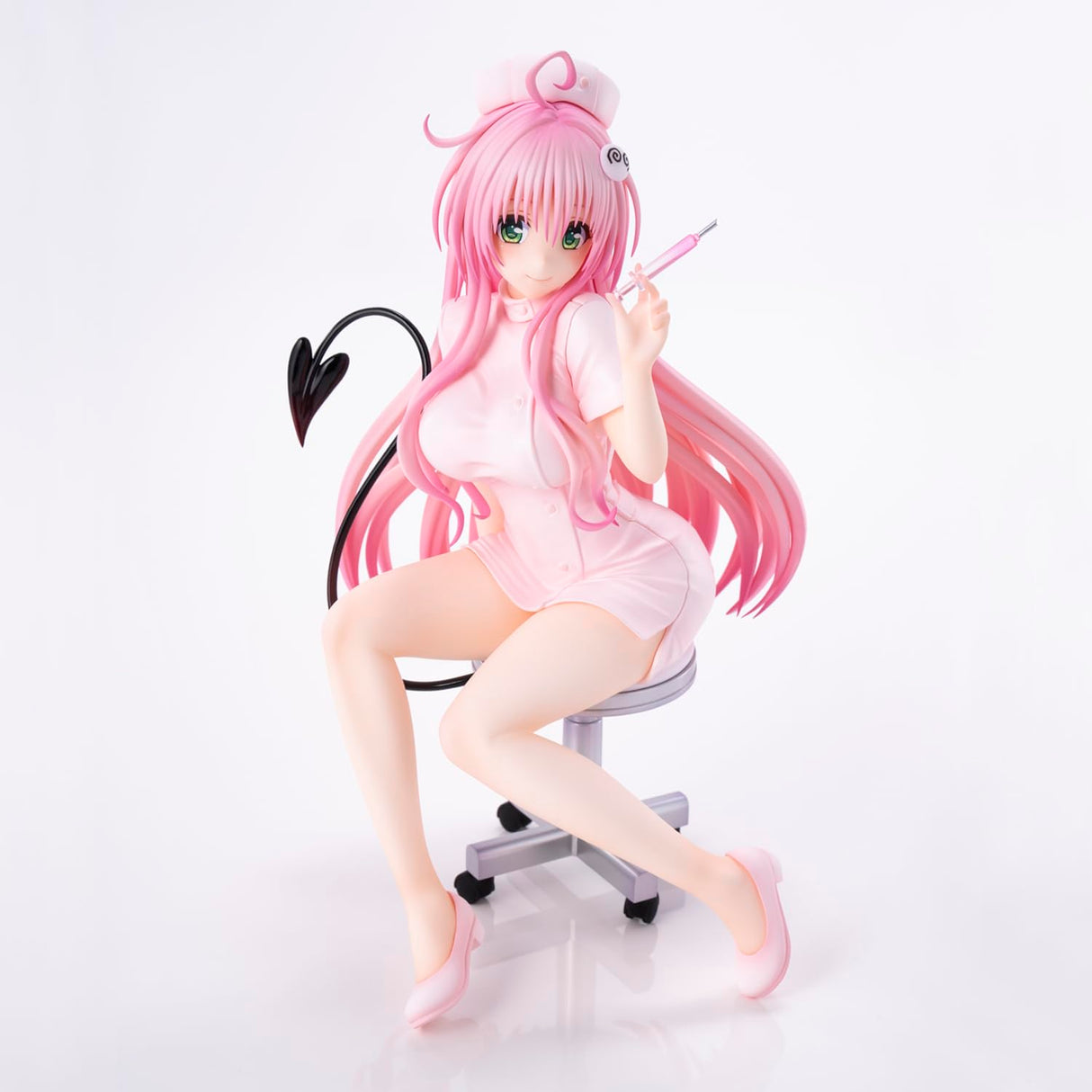 To Love-Ru Darkness statuette PVC Lara Satalin Deviluke Nurse Cos 26 cm