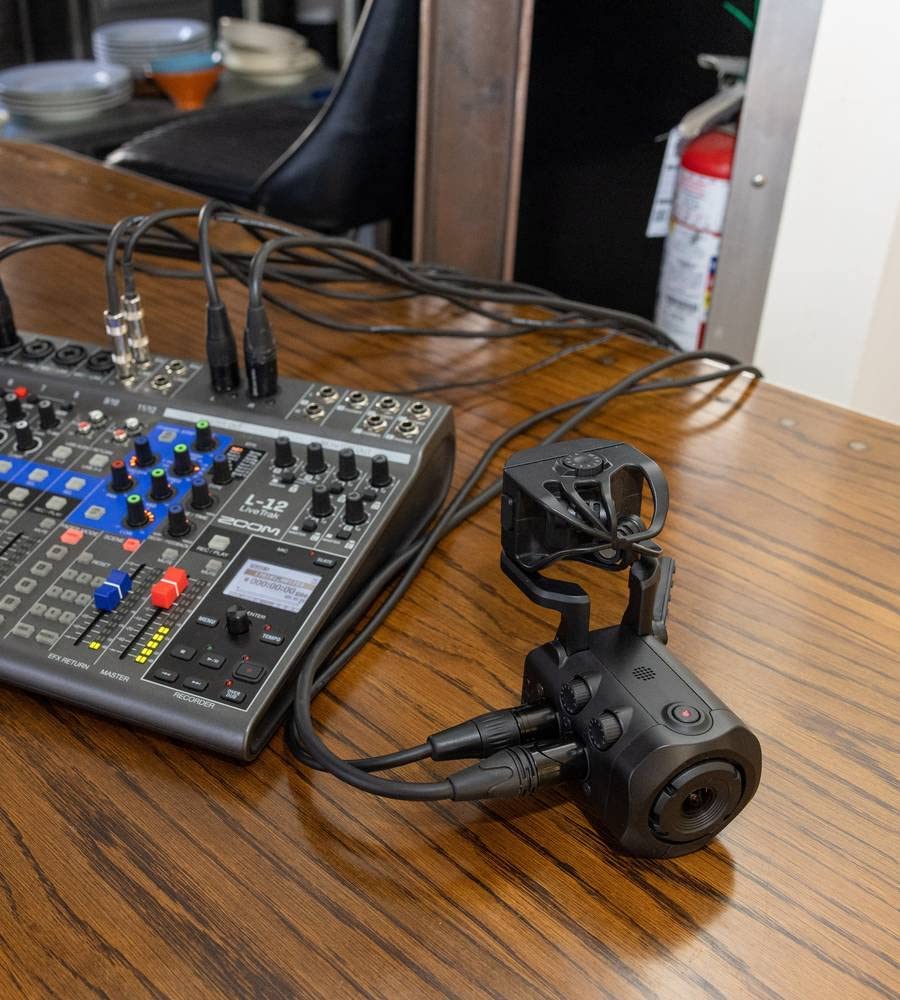 Zoom Q8n-4K Grabadora de vídeo portátil. 4K HDR Video, micrófonos estéreo más dos entradas XLR, grabación de 4 pistas de audio, webcam, para grabaciones y streaming de música, podcasts y más