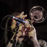 Shure BETA 57A Instrument Micrófono - MIC dinámico supercardioid para aplicaciones vocales e instrumentales con alto elemento de neodimio de salida de alta salida
