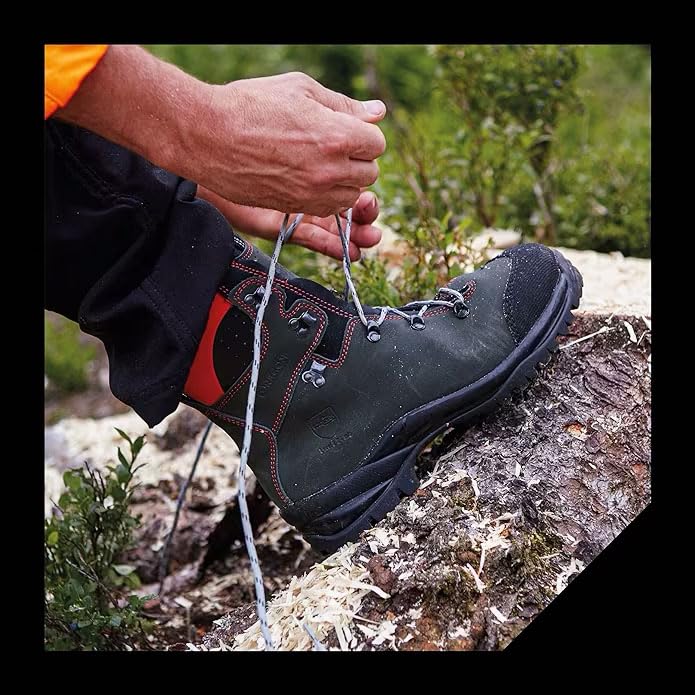 Oregon Botas de Seguridad Fiorland para Trabajos con Motosierra, Botas Impermeables con Protección Clase 2, EPI de Seguridad, Resistentes al Calor y al Frío, Máxima Comodidad - Talla EU 42 (UK 8)