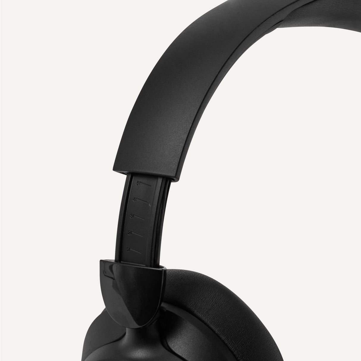 Amazon Basics Auriculares Híbridos con Cancelación Activa de Ruido, Inalámbricos, Circumaurales, Bluetooth, Negro, Tamaño único