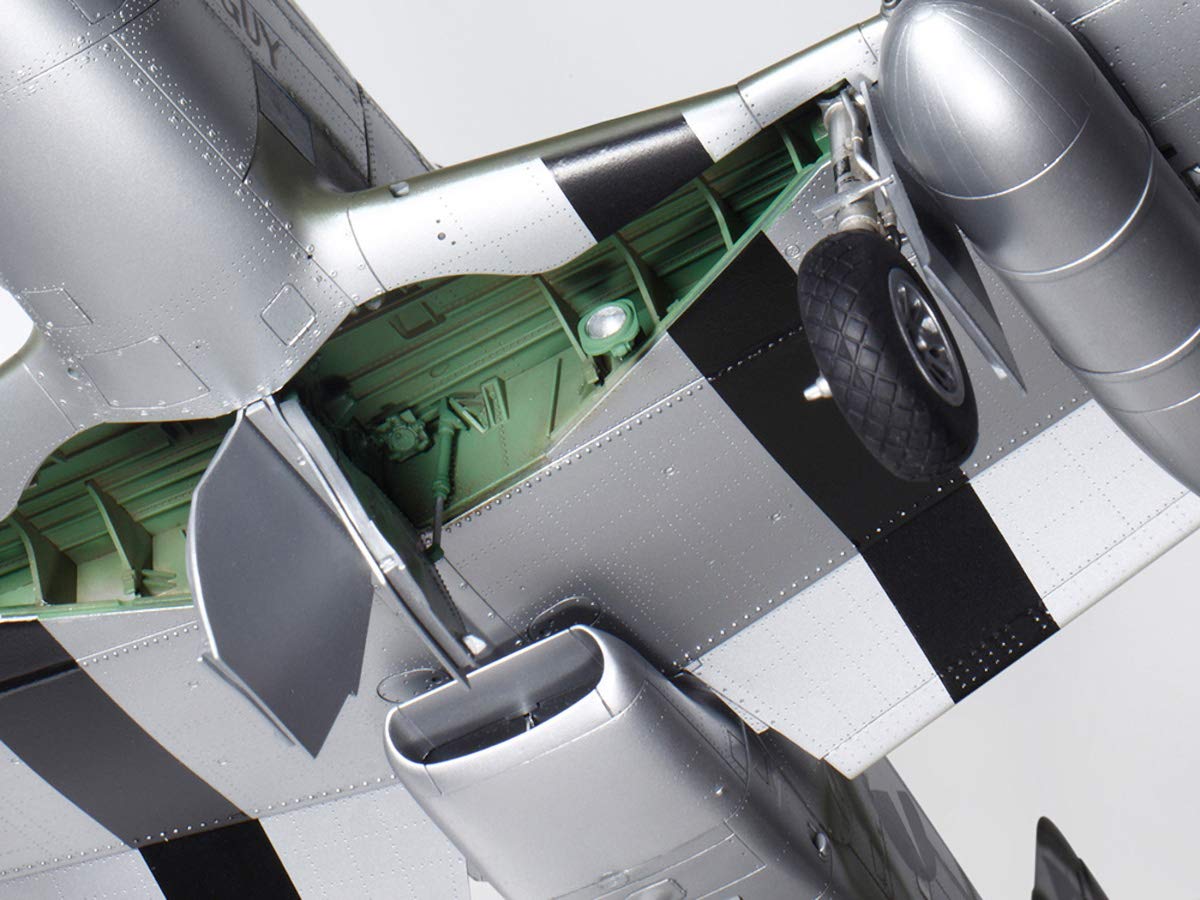 Tamiya-1/32 North American P-51D Mustang Plastic Airplane Flugzeug Kit de Modelo, Color Gris Claro, 318mm Length (60322)