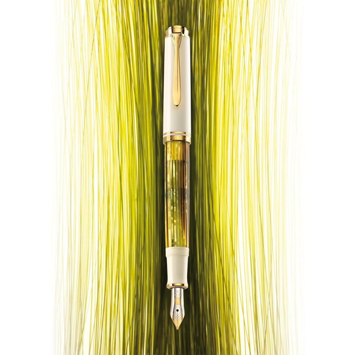 Pelikan 935429 - Elegante pluma estilográfica de lujo linea Souveraen M400, Blanco / Tortuga detalles bañados oro de 24 quilates, Plumín M de dos tonos de oro, Made in Germany, en caja de regalo