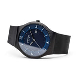 BERING 14440-227 Reloj solar para hombre con caja de acero inoxidable de 40 mm con acabado negro y esfera azul, correa milanesa, cristal de zafiro y resistencia al agua de 5 ATM