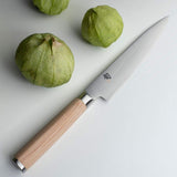 KAI Shun Classic White cuchillo japonés multiusos 15 cm de longitud de hoja - cuchillo de Damasco 32 capas núcleo VG MAX - 61 HRC - mango de madera Pakka -pequeño cuchillo de cocina forjado estrecho