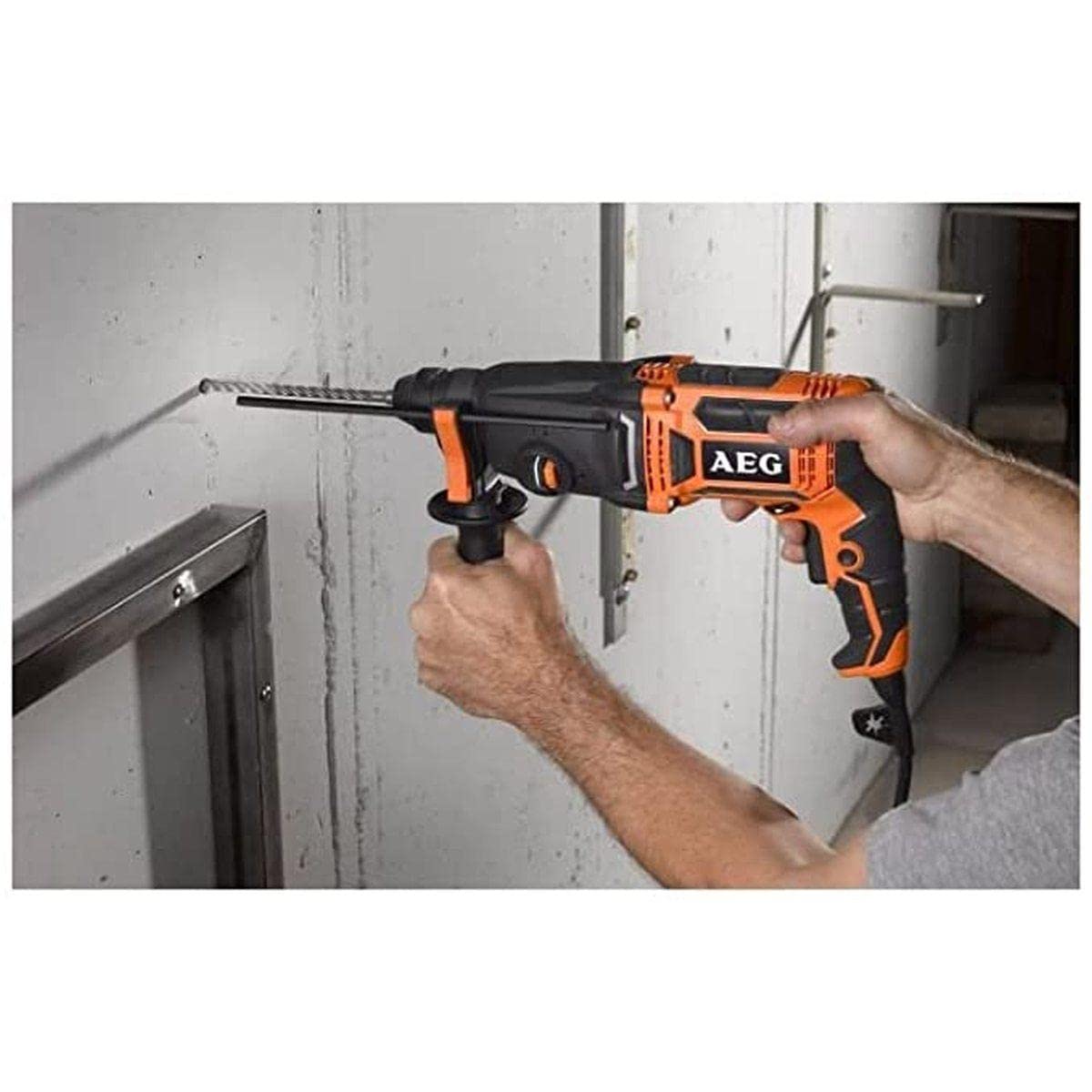 AEG Martillo Combinado 800W 24mm - 2, 4J (EPTA)