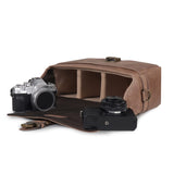 MegaGear Torres Mini Bolsa de mensajería de la cámara de Cuero Genuina para cámaras sin Espejo, instantáneas y DSLR - Maroon - Visón