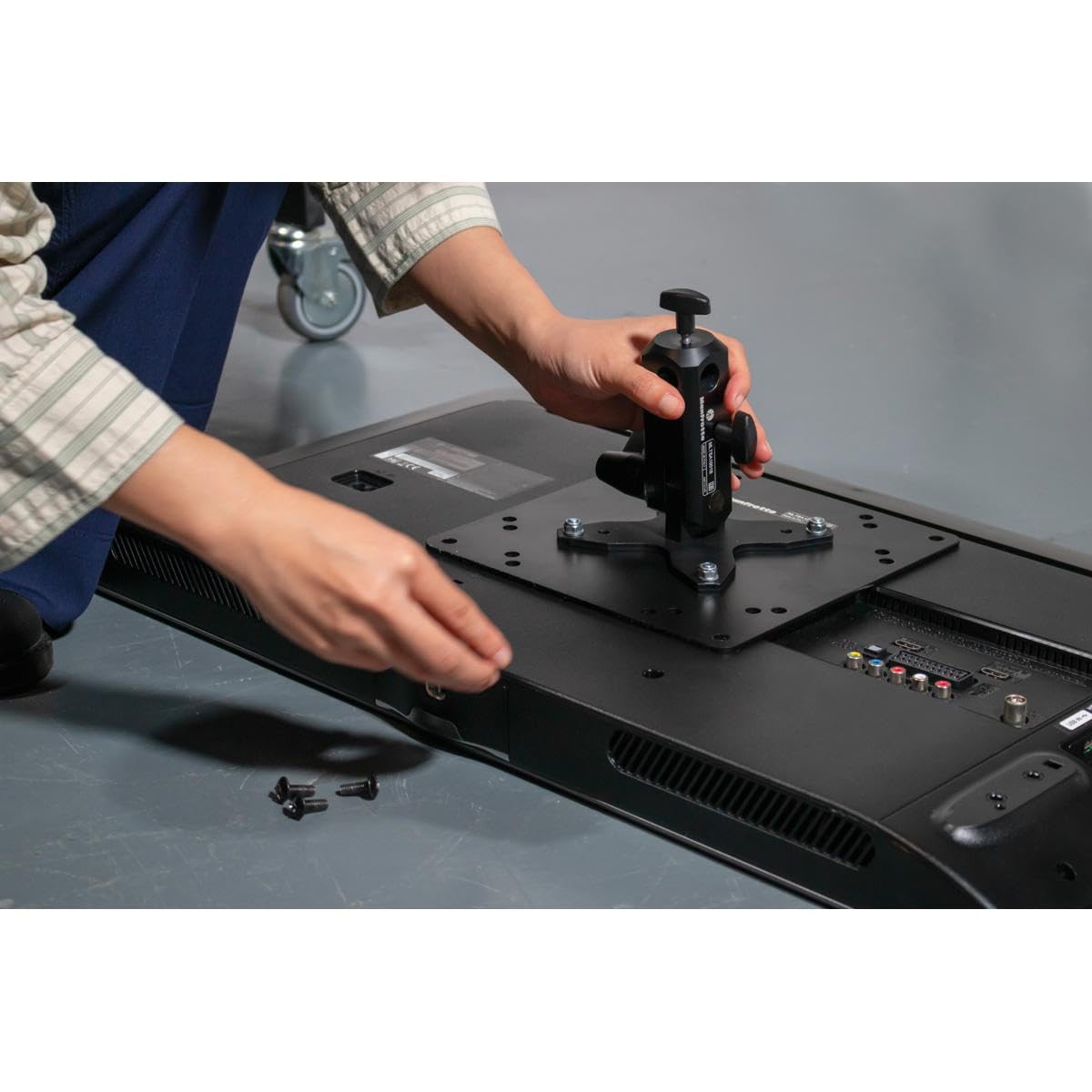 Manfrotto TetherGear Soporte de Monitor VESA-Pantallas-TV-Accesorio Soporte Iluminación-Carga 30 kg -Orificio Roscado 3/8”-Adaptador Hembra 16 mm-Compatibilidad VESA 75 x 75 y 100 x 100 mm-MLTSA1001B