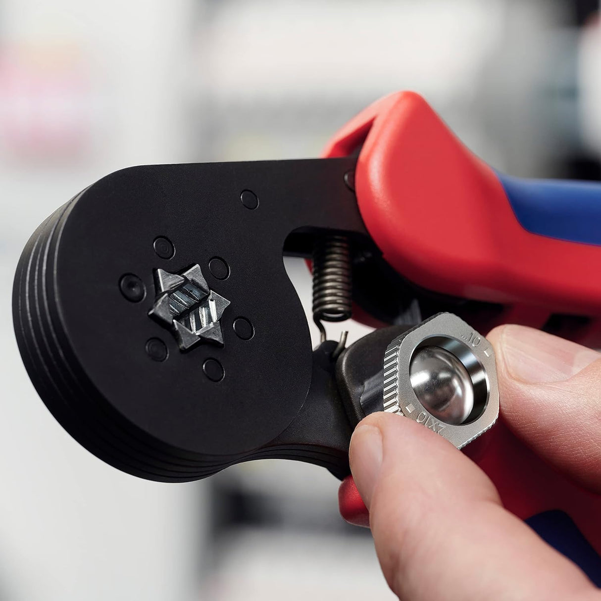 Knipex Alicate autoajustable para crimpar punteras huecas de acceso lateral bruñido, con fundas multicomponentes 180 mm (cartulina autoservicio/blíster) 97 53 14 SB