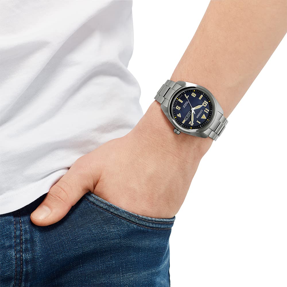 Citizen Reloj Analógico para Hombres de Eco-Drive con Correa en Titanio