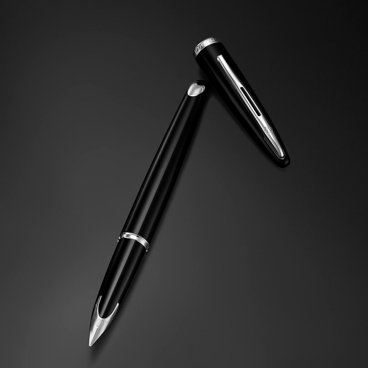 Waterman Carène Black Sea pluma estilográfica | color negro muy brillante con adorno chapado en paladio | plumín mediano con cartucho de tinta azul | estuche de regalo